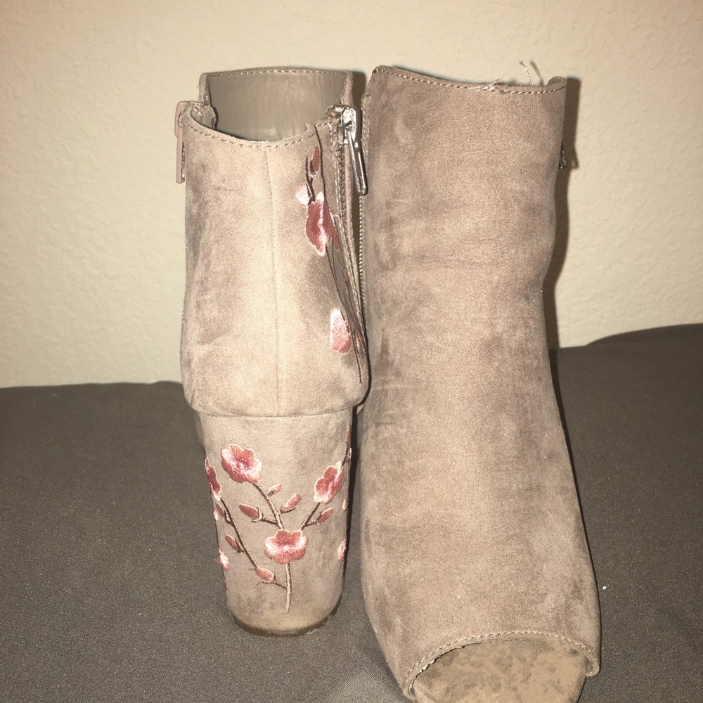 Open toe booties - Picture 2 of 2